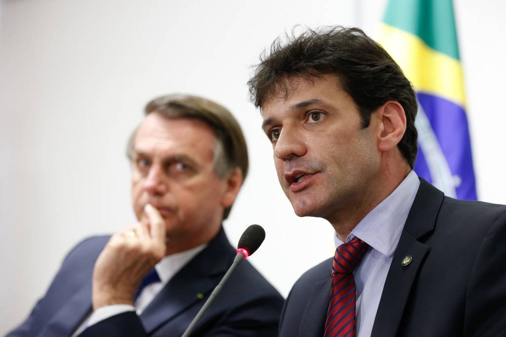Bolsonaro nem sabe, diz Heleno sobre prisão de assessor de ministro