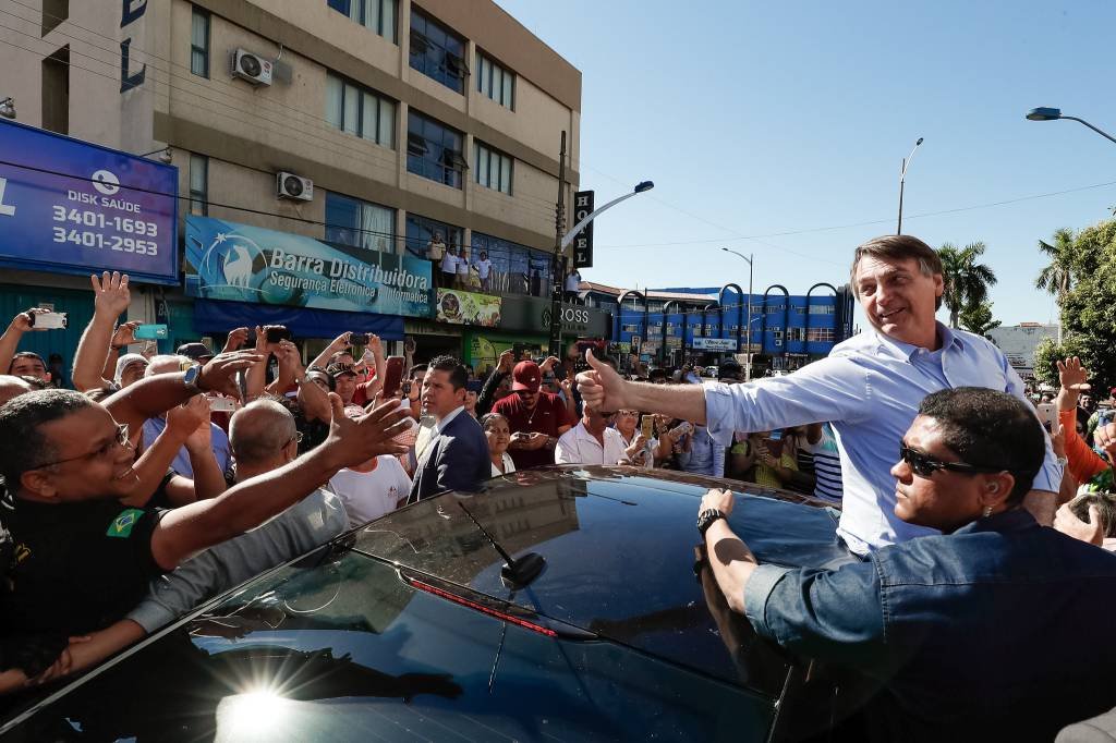 "Neymar está em momento difícil, mas acredito nele", diz Bolsonaro