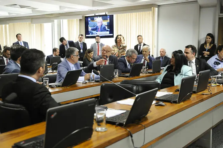 CCJ: votação na próxima quarta vai analisar projetos contrários ao decreto das armas de Jair Bolsonaro (Jane de Araújo/Agência Senado)