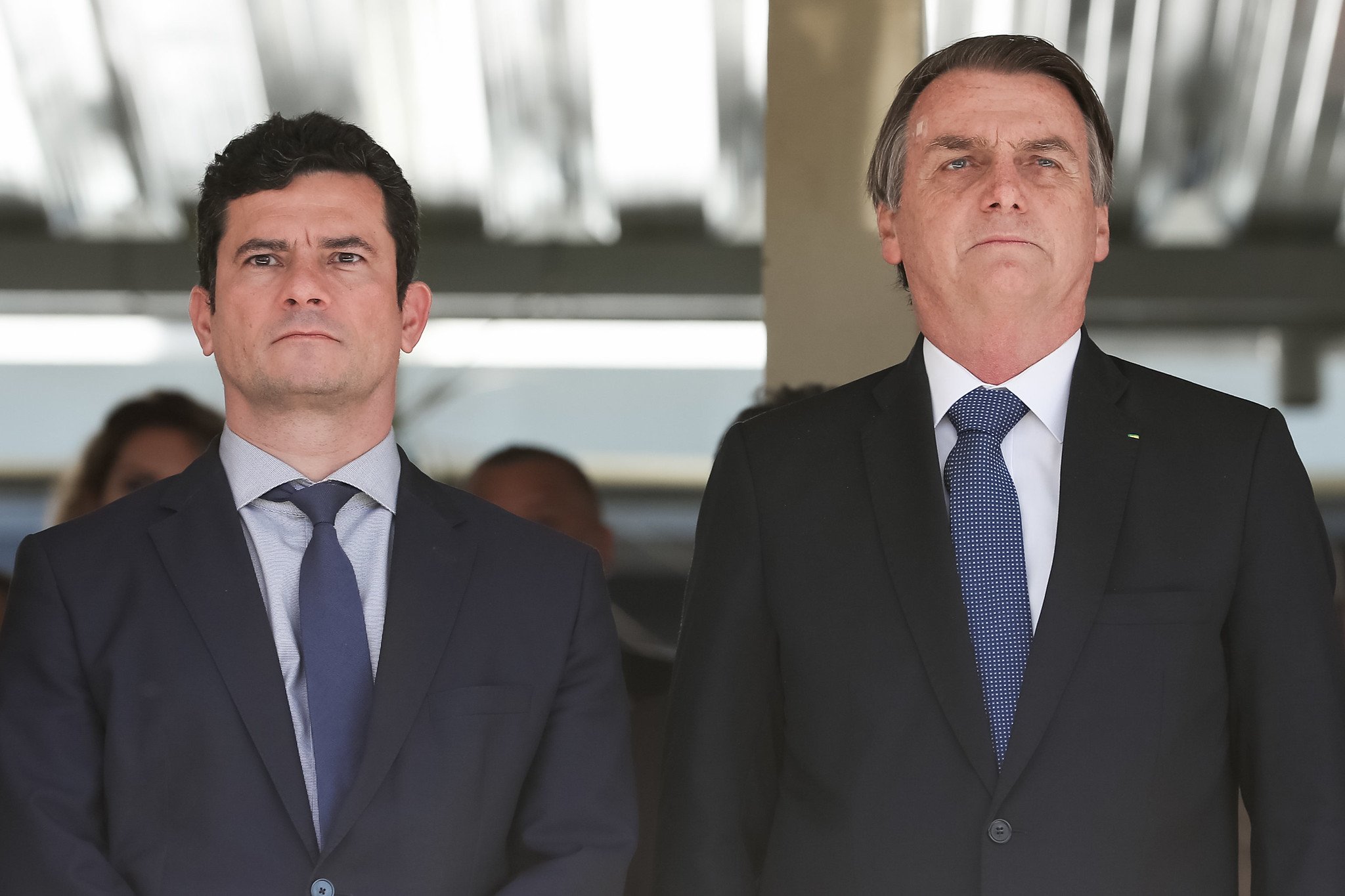 Bolsonaro e Moro chegam juntos a evento e sentam lado a lado