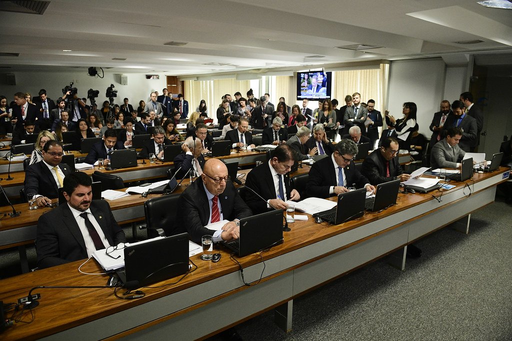Votação sobre decreto de armas fica para semana que vem