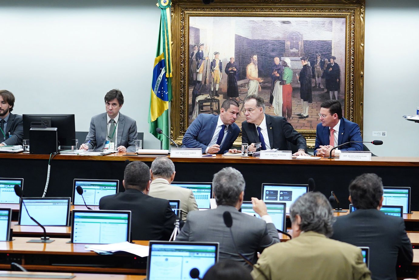 Comissão sobre Previdência quer encerrar debate sobre a reforma ainda hoje
