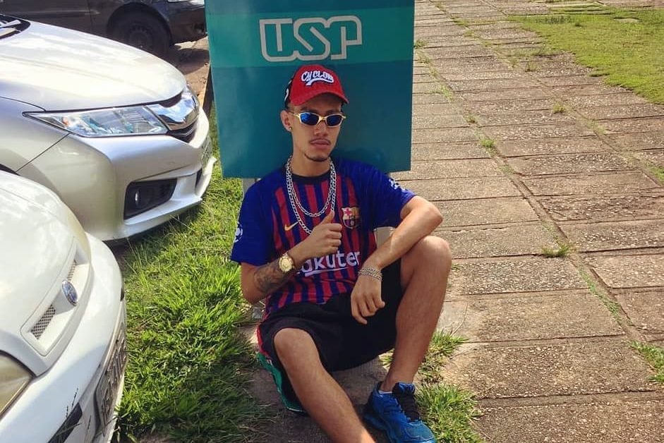 Ainda estranham gay da periferia com estilo funkeiro, diz "chavoso" da USP