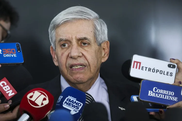Augusto Heleno: ministro ficou apenas 7 dias internado (Antonio Cruz/Agência Brasil)