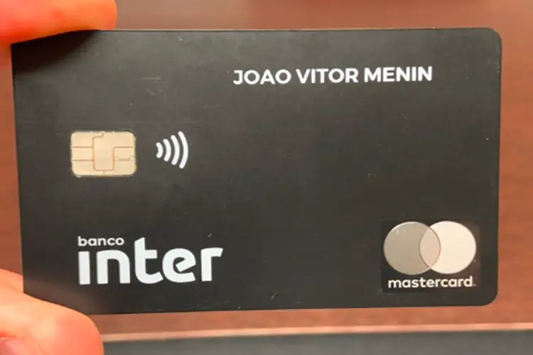 Fundado no início da década de 1990, o Inter migrou para modelo de banco virtual em 2015 e se tornou pioneiro no Brasil (João Vitor Menin/Twitter/Reprodução)