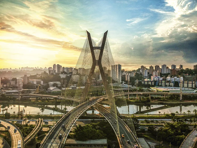 Ponte Estaiada na Marginal Pinheiros em São Paulo: conectividade é tudo (Phaelnogueira/Getty Images)