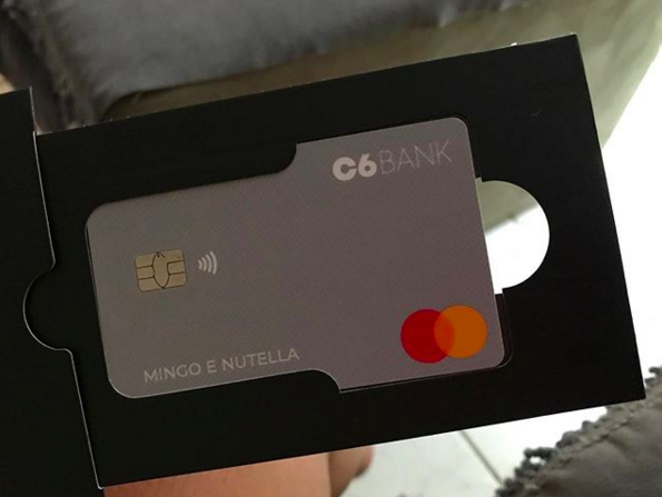 Cartão do C6 Bank é emitido em nome dos pets Mingo e Nutella (Mingo e Nutella/Instagram/Reprodução)