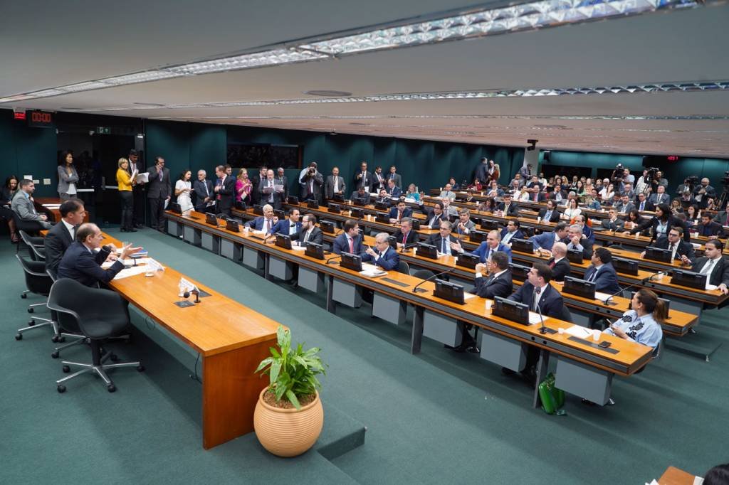 Debate de regra de ouro é adiado para dia 11, perto do prazo final