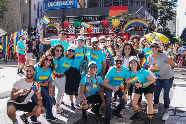 Funcionários da Salesforce durante a Parada do Orgulho LGBTI+ em São Paulo (Salesforce/Divulgação)
