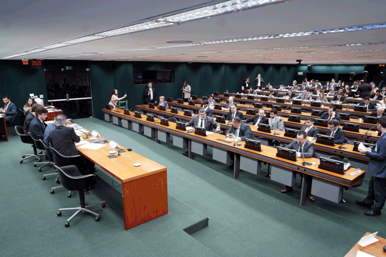 Comissão especial: poucos deputados compareceram à reunião (Pablo Valadares/Agência Câmara)