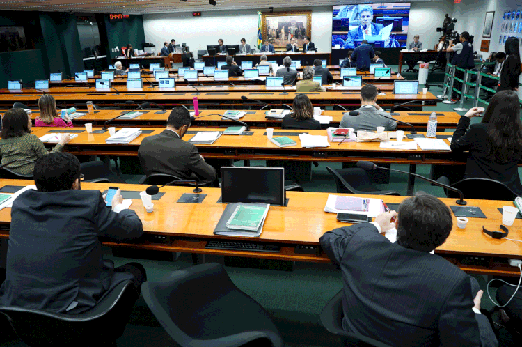 Previdência: novo corte no orçamento visa cumprir a meta fiscal (Pablo Valadares/Agência Câmara)