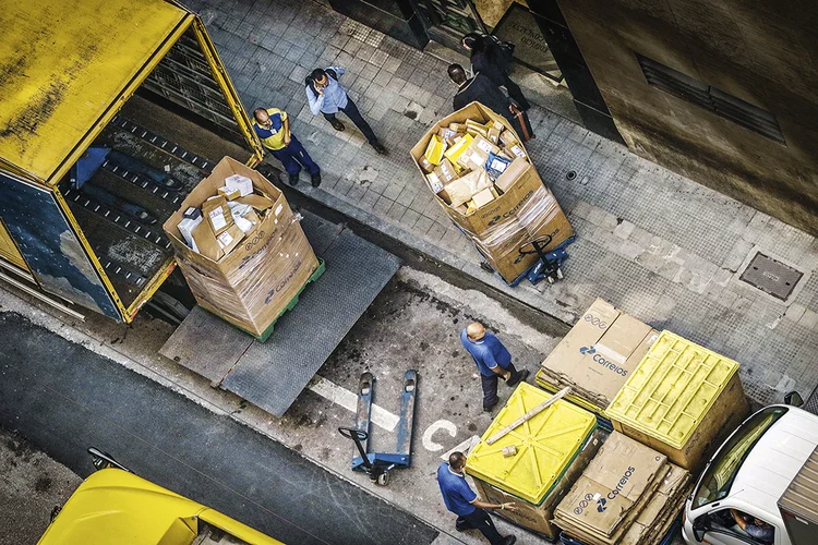 Centro de distribuição dos Correios: um rombo de 6 bilhões de reais com planos de saúde e previdência  / 