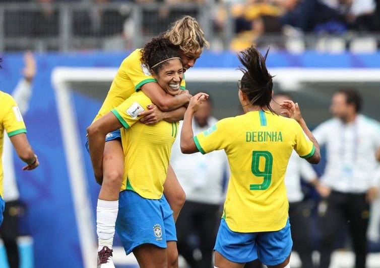 Prefeitura de SP libera servidores em jogos do Brasil na Copa feminina