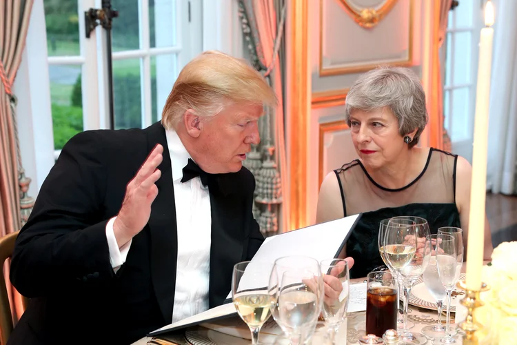 Presidente dos Estados Unidos, Donald Trump, e Theresa May, ex-primeira ministra do Reino Unido (Chris Jackson/Pool/Reuters)