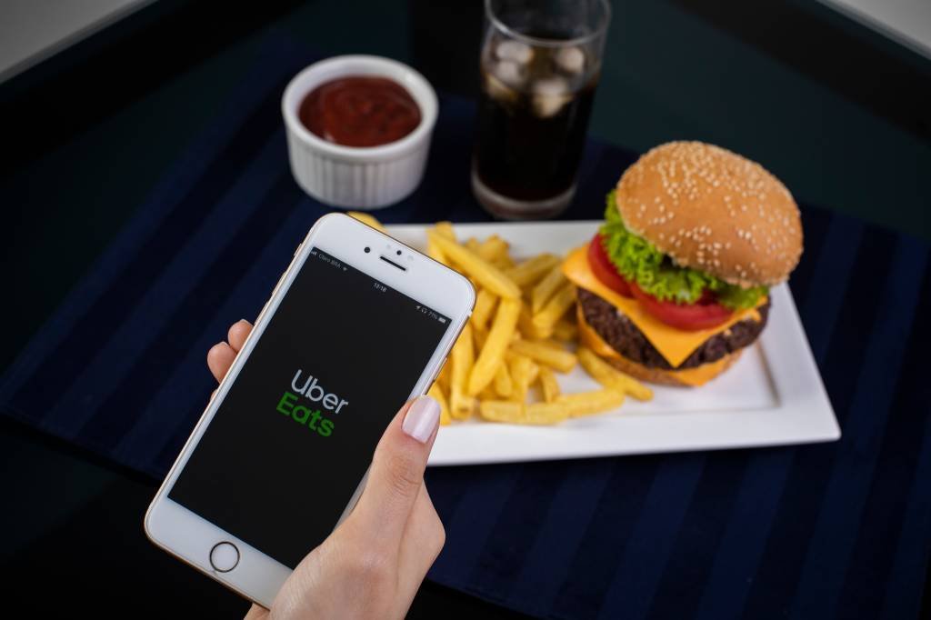 Usuário do Uber Eats vai poder buscar o próprio pedido no restaurante