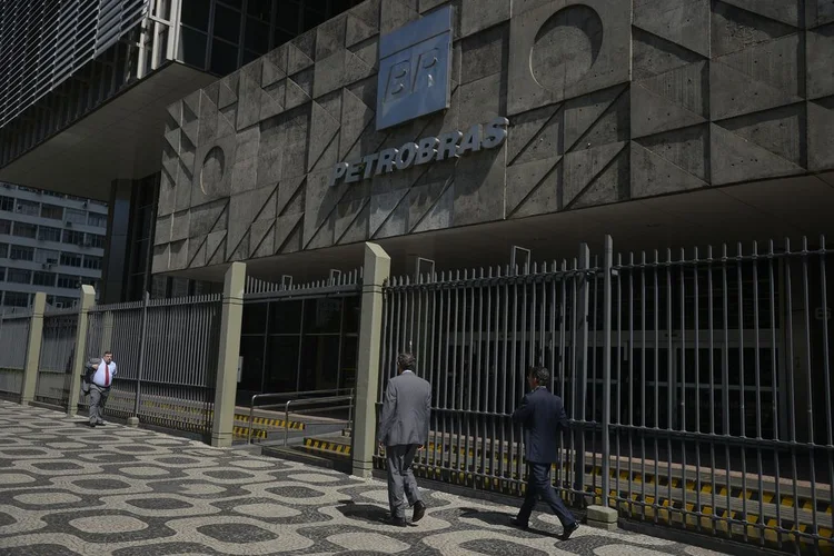 Petrobras: empresa importou o combustível necessário, suficiente para atendimento dos clientes por um período de três meses (Fernando Frazão/Agência Brasil)