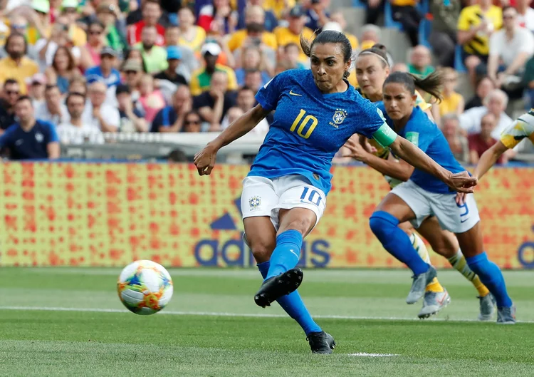 Marta: jogadora foi substituída no fim do primeiro tempo e reclamou de pênalti não marcado nos acréscimos (Jean-Paul Pelissier/Reuters)