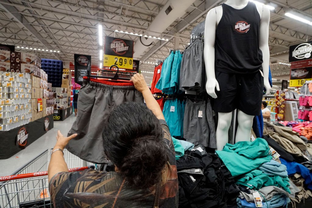 Economia parada deixa brasileiro refém das dívidas