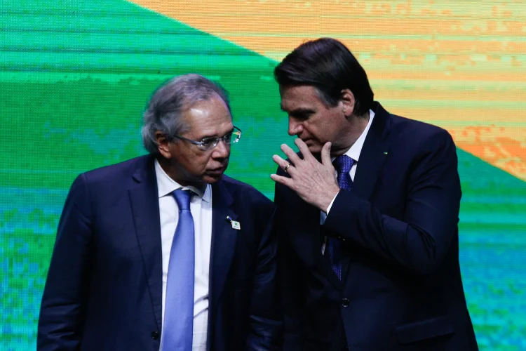 Paulo Guedes e Jair Bolsonaro: são necessárias reformas para a economia decolar – e a parte política pode (Fabio Vieira/FotoRua/Getty Images)