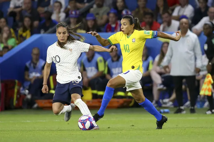 Marta Vieira Da Silva, do Brasil, e Amel Majri of France, da França, durante partida da Copa do Mundo Feminina em 2019 (Jean Catuffe/Getty Images)