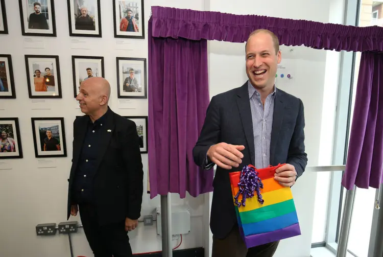 O futuro rei da Inglaterra fez as declarações durante visita a uma organização LGBT dedicada a ajudar jovens desabrigados em razão da orientação sexual (Jonathan Brady - WPA Pool/Getty Images)