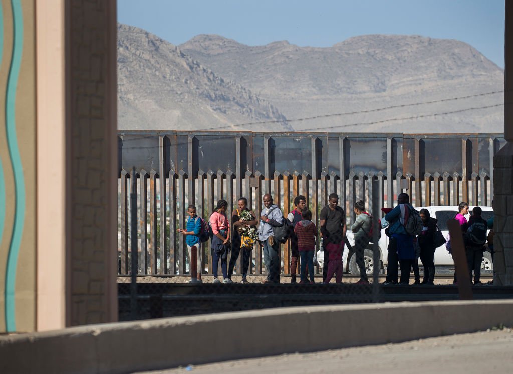 Imigrantes na fronteira dos Estados Unidos com o México (Getty Images/Joe Raedle)