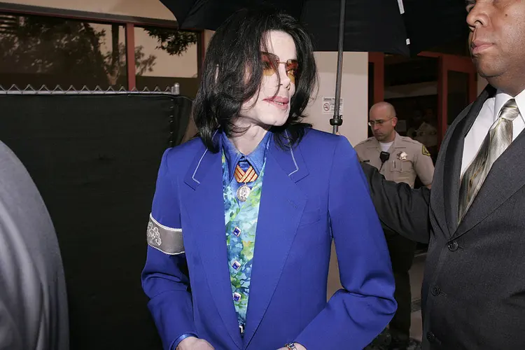 Em 25 de junho de 2009, morte de Michael Jackson foi abreviada por doses desmedidas de propofol, benzodiazepina e distúrbios psíquicos (Carlo Allegri / Equipa/Getty Images)