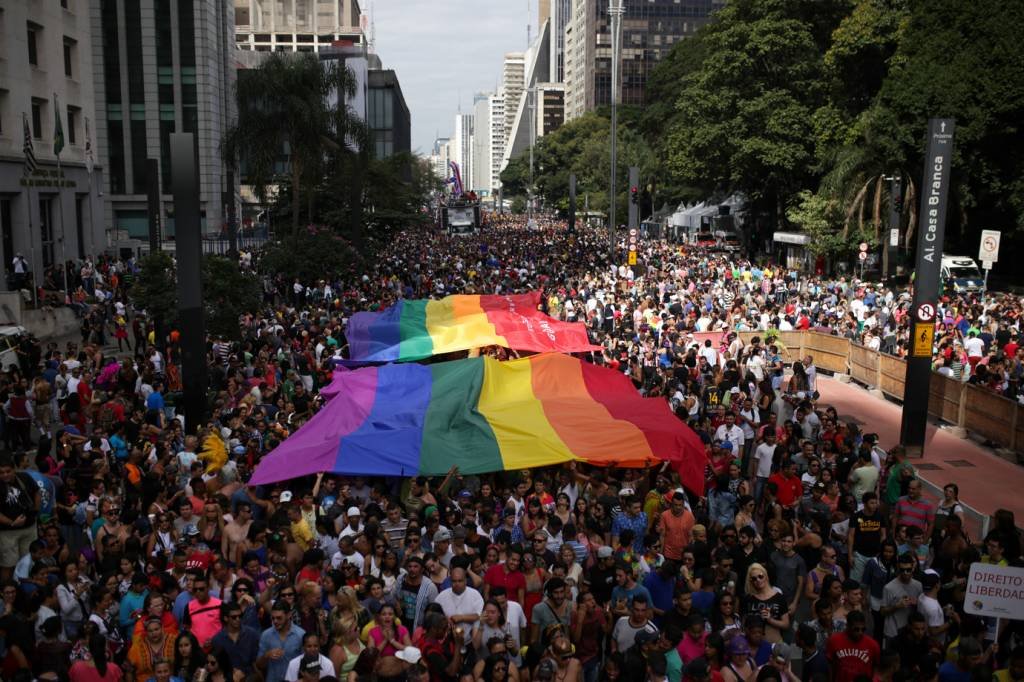 Bandeira LGBT em SP: tal qual o racismo, discriminação e violência contra LGBTs foram criminalizados pelo STF (Getty Images/Tiago Mazza)