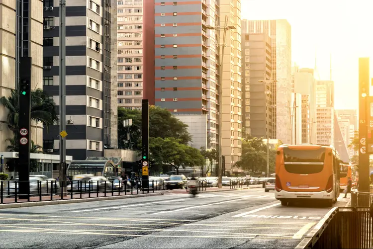 Ônibus: layout interno dos veículos terá de ser projetado sem o banco dos cobradores (wsfurlan/Getty Images)