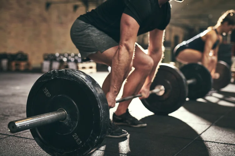 O tecido musculoesquelético, coração, fígado e sistema nervoso são afetados pelo overtraining, diz pesquisa (FlamingoImages/Getty Images)