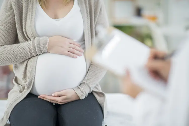 Em abril deste ano, gestantes e puérperas (mulheres que deram à luz há até 45 dias) foram incluídas no grupo prioritário do Plano Nacional de Imunização do Ministério da Saúde (FatCamera/Getty Images)