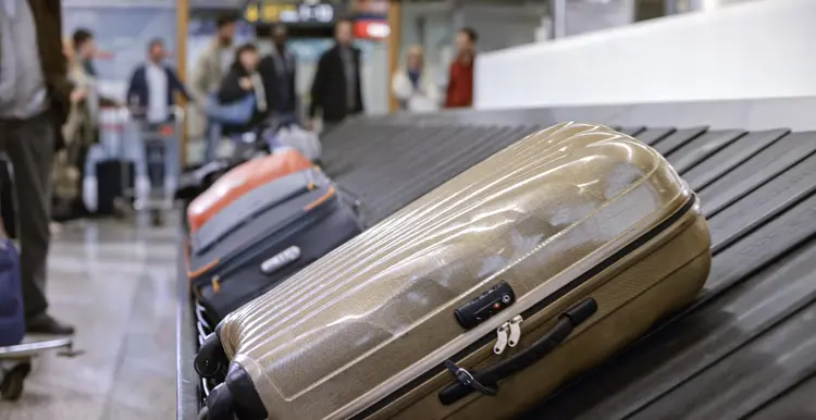 O extravio de malas pelas operadoras aéreas cresceu 24% só em 2021. (simonkr/Getty Images)