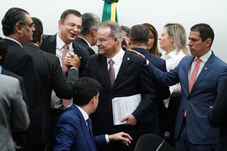 Relator do texto da Reforma da Previdência na Comissão Especial, Samuel Moreira (PSDB-SP) leu parecer nesta quinta-feira (14) (Pablo Valadares/Agência Câmara)