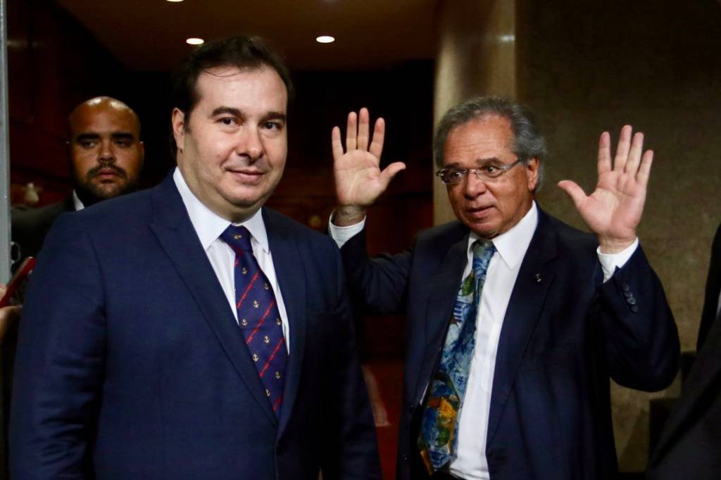 Guedes faz acordo com Congresso para garantir leilão de "sobra" do pré-sal