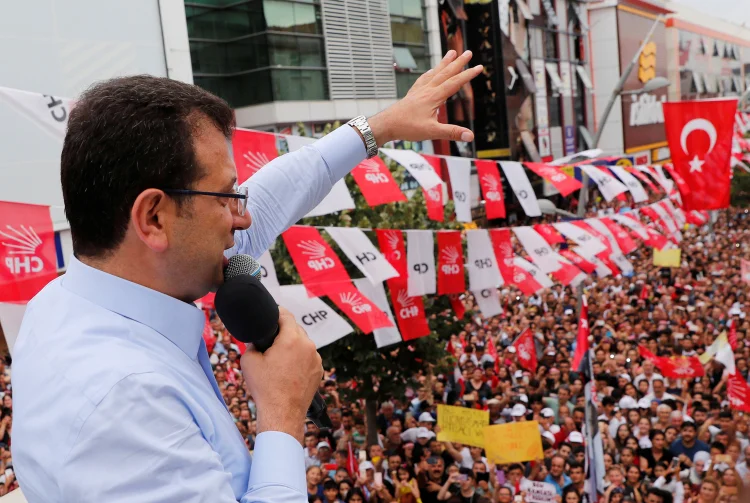 EKREM IMAMOGLU: candidato do partido de oposição CHP venceu as eleições de março, mas acusações de fraude fizeram o pleito ser cancelado / Murad Sezer/Reuters