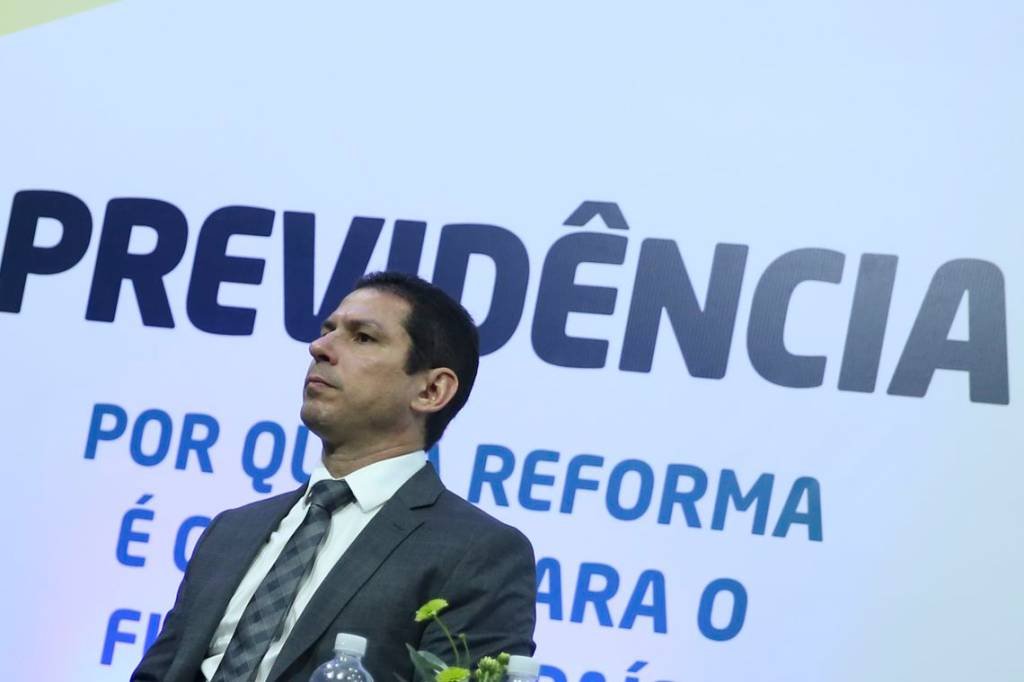 Rodrigo Maia e presidente da Comissão falam em blindar Previdência