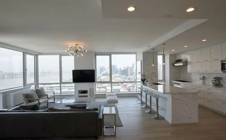 Condomínio em Nova York vendido por 85 milhões, aproximadamente 92 vezes o preço médio de um imóvel na cidade (James Estrin/The New York Times)