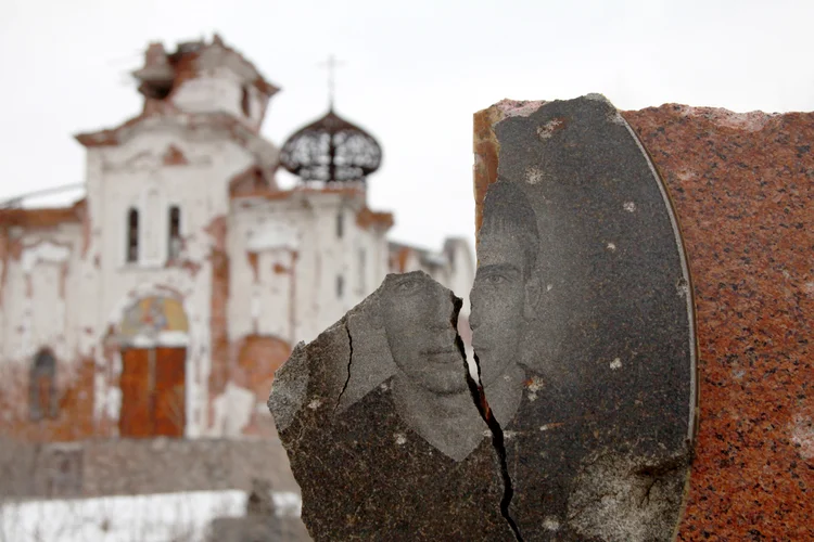 Marcas do conflito armado em Donetsk, leste da Ucrânia: redução na violência causada pelo conflito ajudou a melhorar os níveis de paz no mundo (Valentin Sprinchak / Contributor/Getty Images)