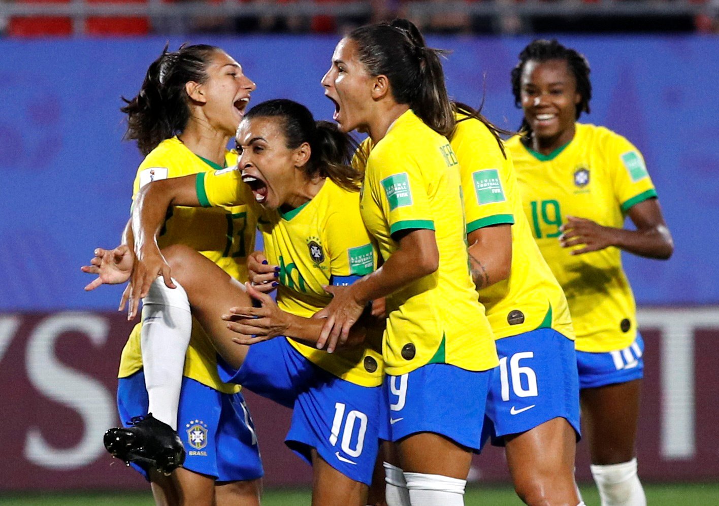 Com gol de vitória, Marta supera Klose e é a maior artilheira das Copas