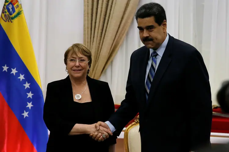 Michelle Bachelet, da ONU, e Nicolás Maduro: Maduro teria se comprometido em seguir as recomendações da entidade após reunião com comissária (Manaure Quintero/Reuters)