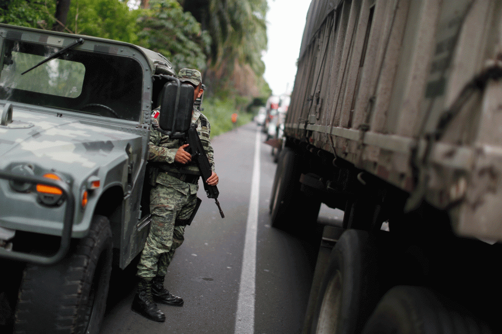 México envia 15 mil militares à fronteira com EUA para conter imigrantes