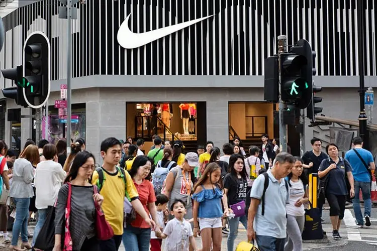 Loja da Nike na China: com marca consolidada em todas as partes do mundo, empresa quer melhorar eficiência na relação com o consumidor (SOPA Images / Contributor/Getty Images)