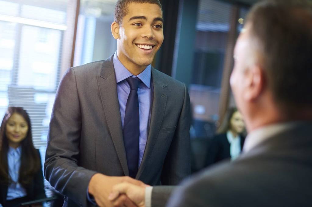 Trabalhar como advogado corporativo ajuda a ser contratado em escritório?