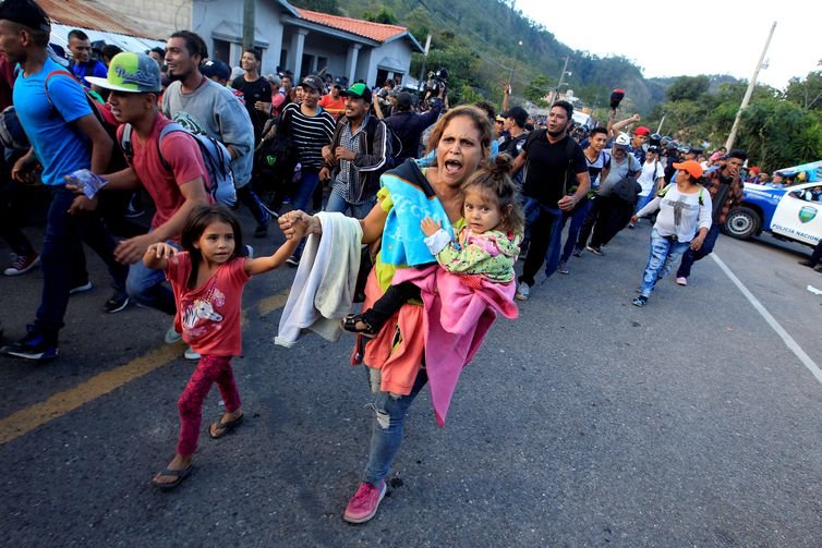 Estados Unidos cortam serviços para crianças migrantes em abrigos