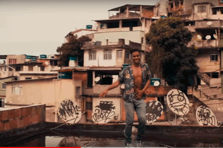 Vidigal: clip foi gravado na comunidade do Rio de Janeiro (JaafarJacksonVEVO/ YouTube/Reprodução)