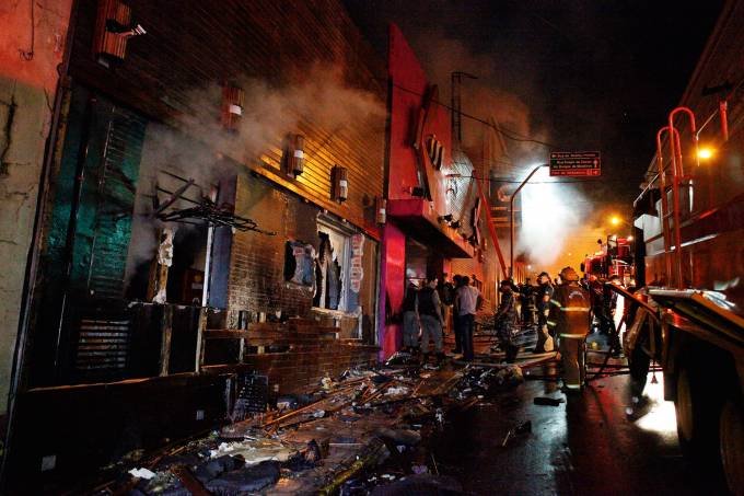 BOATE KISS: o incêndio  matou 242 e deixou outras 636 pessoas feridas. (Agência RBS/AP)
