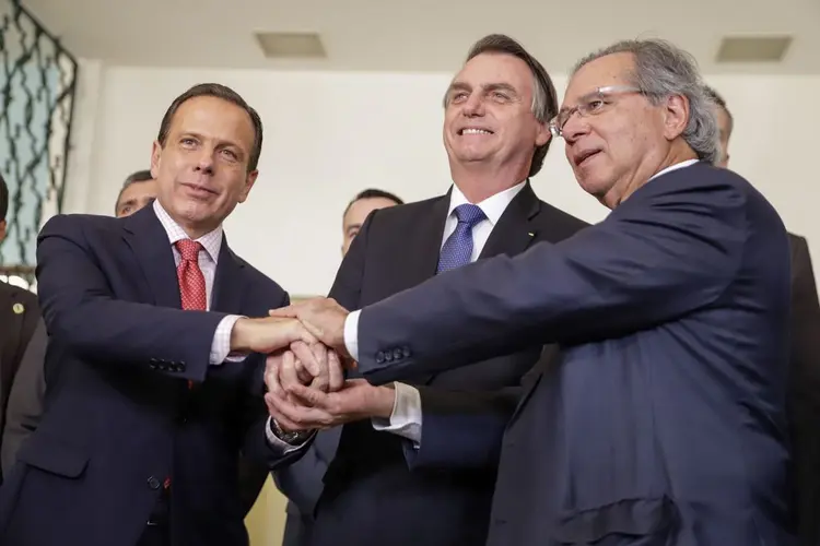 O presidente Jair Bolsonaro se reúne com o governador de São Paulo, João Doria, e o ministro da Economia, Paulo Guedes, na capital paulista. (Governador de São Paulo/Divulgação)