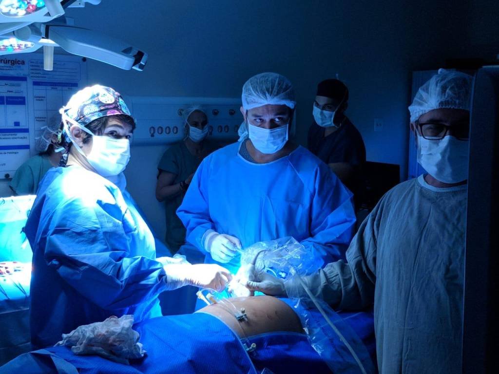 Cirurgia: médicos operam intestino de feto ainda na barriga da mãe no interior de SP (Hospital da Criança e Maternidade de Rio Preto/Divulgação)