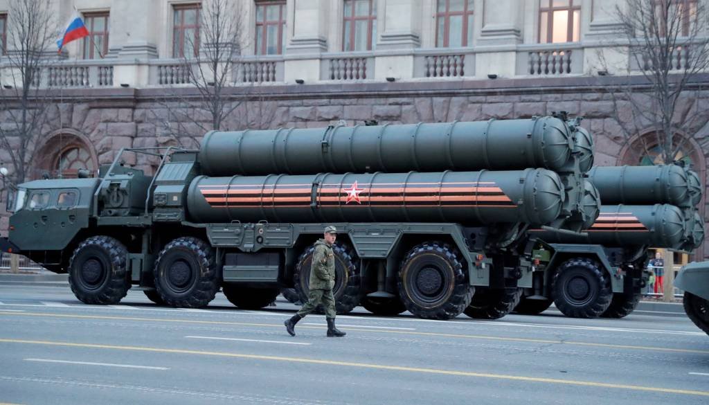 Turquia recebe primeiro carregamento de mísseis da Rússia