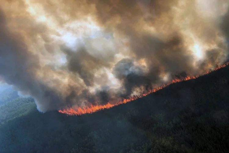Incêndios no Alasca: O forte calor na maior parte do estado criou condições inflamáveis e está elevando o nível dos rios com água do degelo (Alaska Division of Forestry/Handout via REUTERS/Reuters)